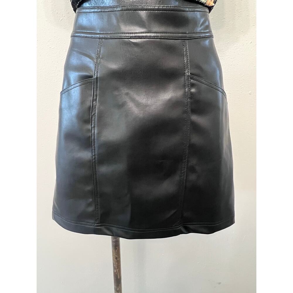 H&M‎ Faux Leather Skirt Women’s Sz 8  Pockets Punk Rock Goth Streetwear Concerts